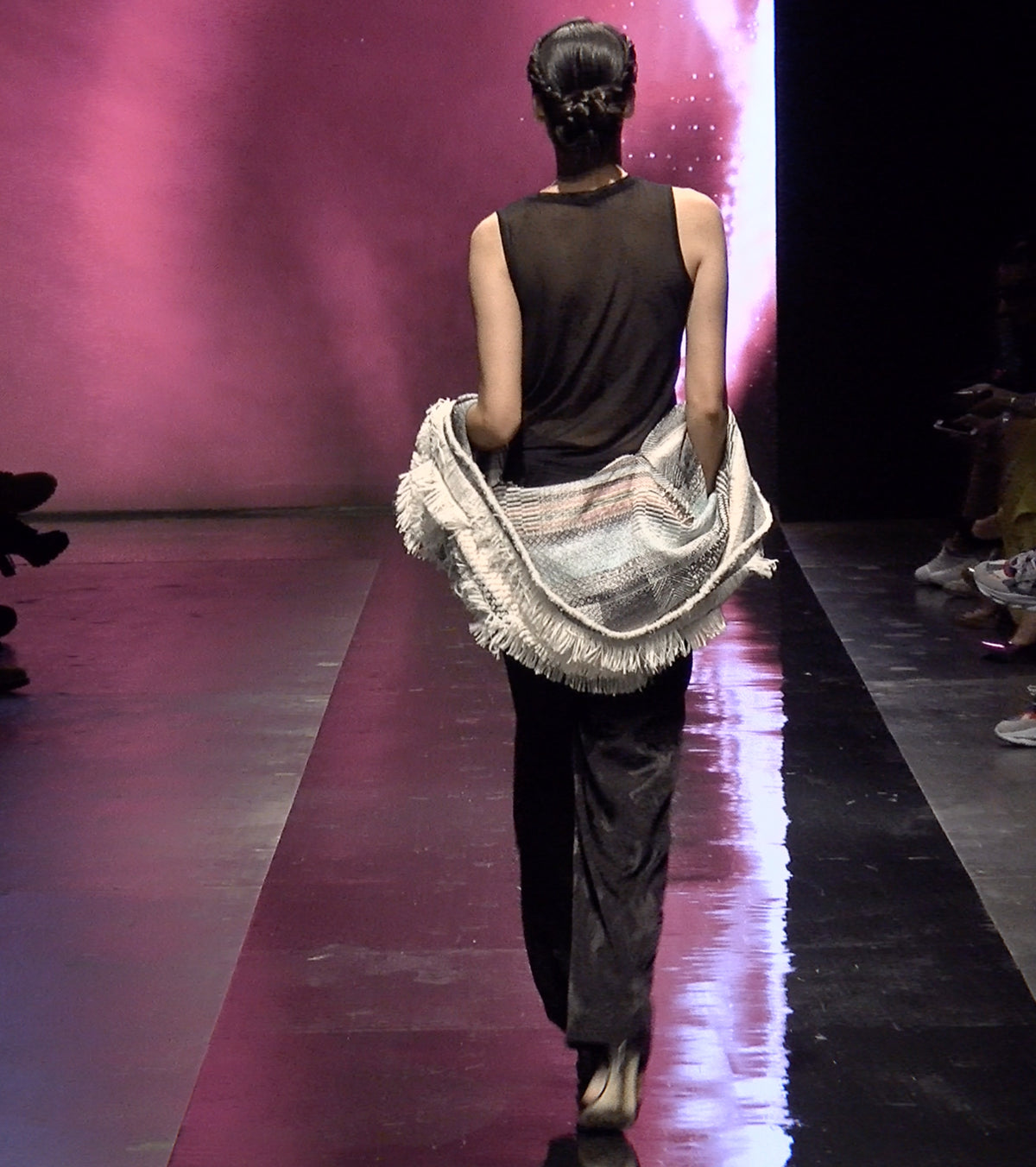 LOOK  9