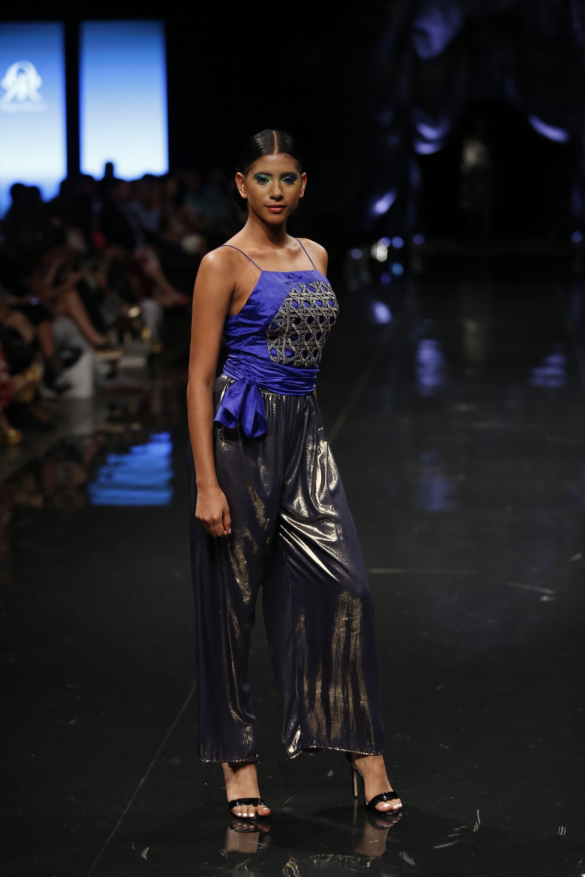 Look 3